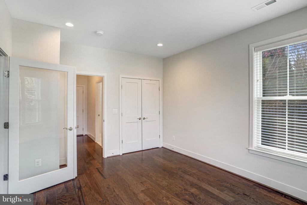 159 Center St S #14