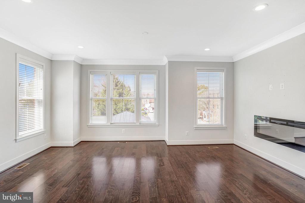 159 Center St S #14