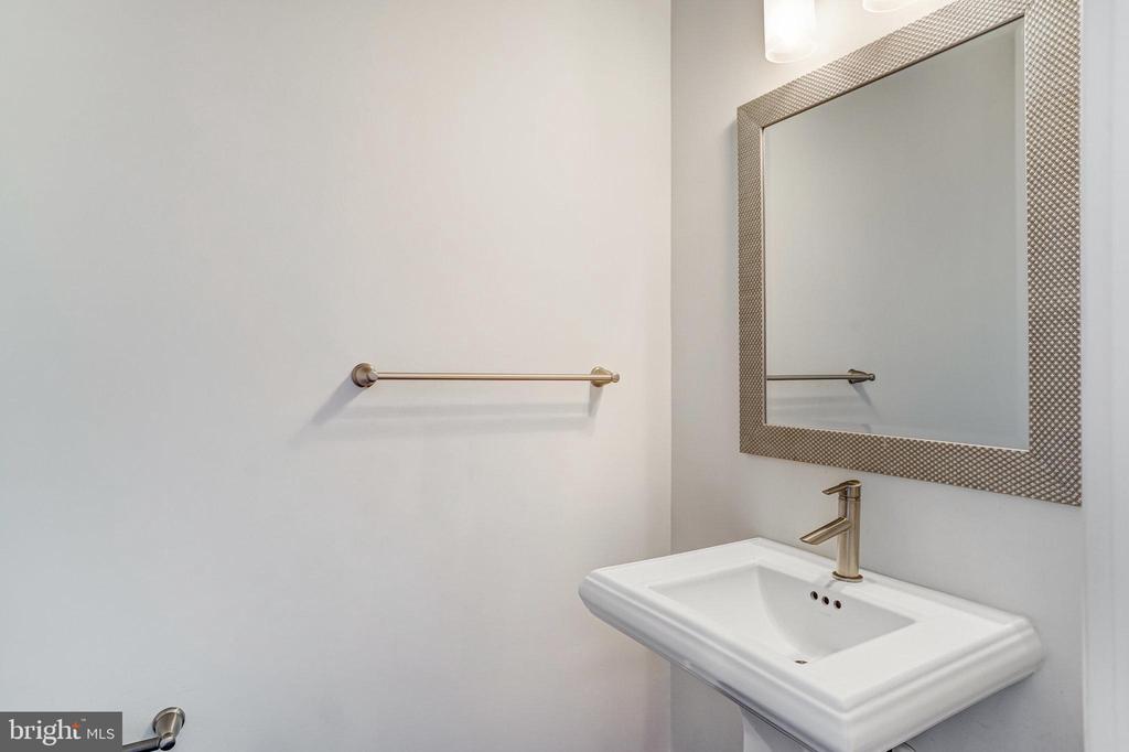 159 Center St S #14