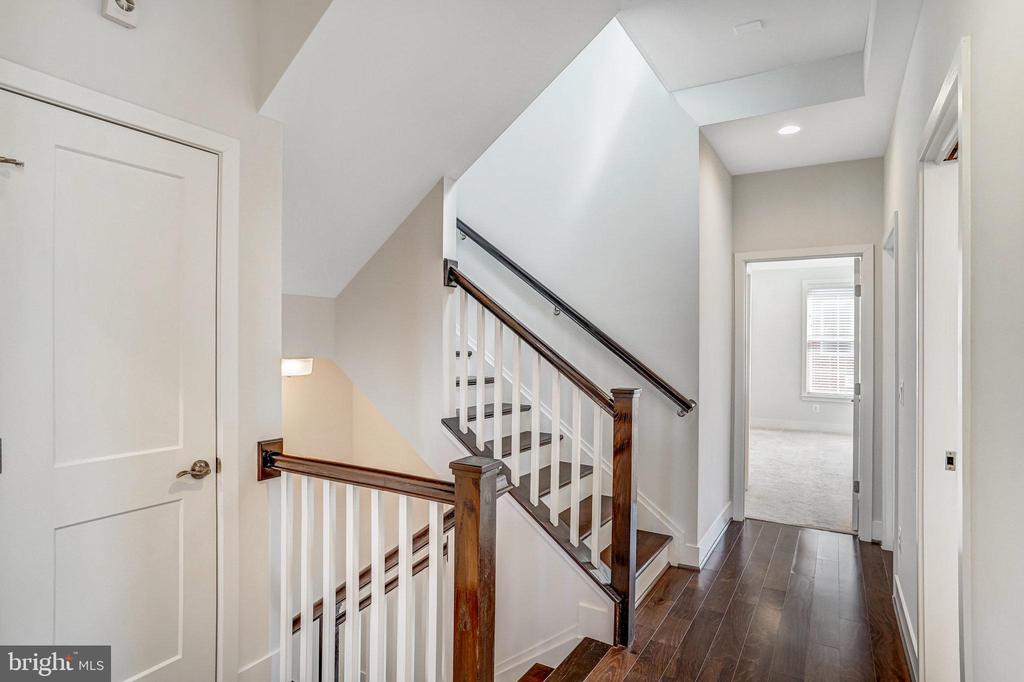159 Center St S #14