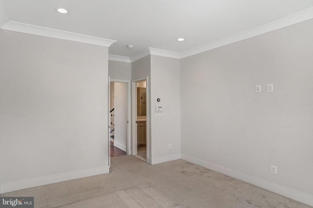 159 Center St S #14