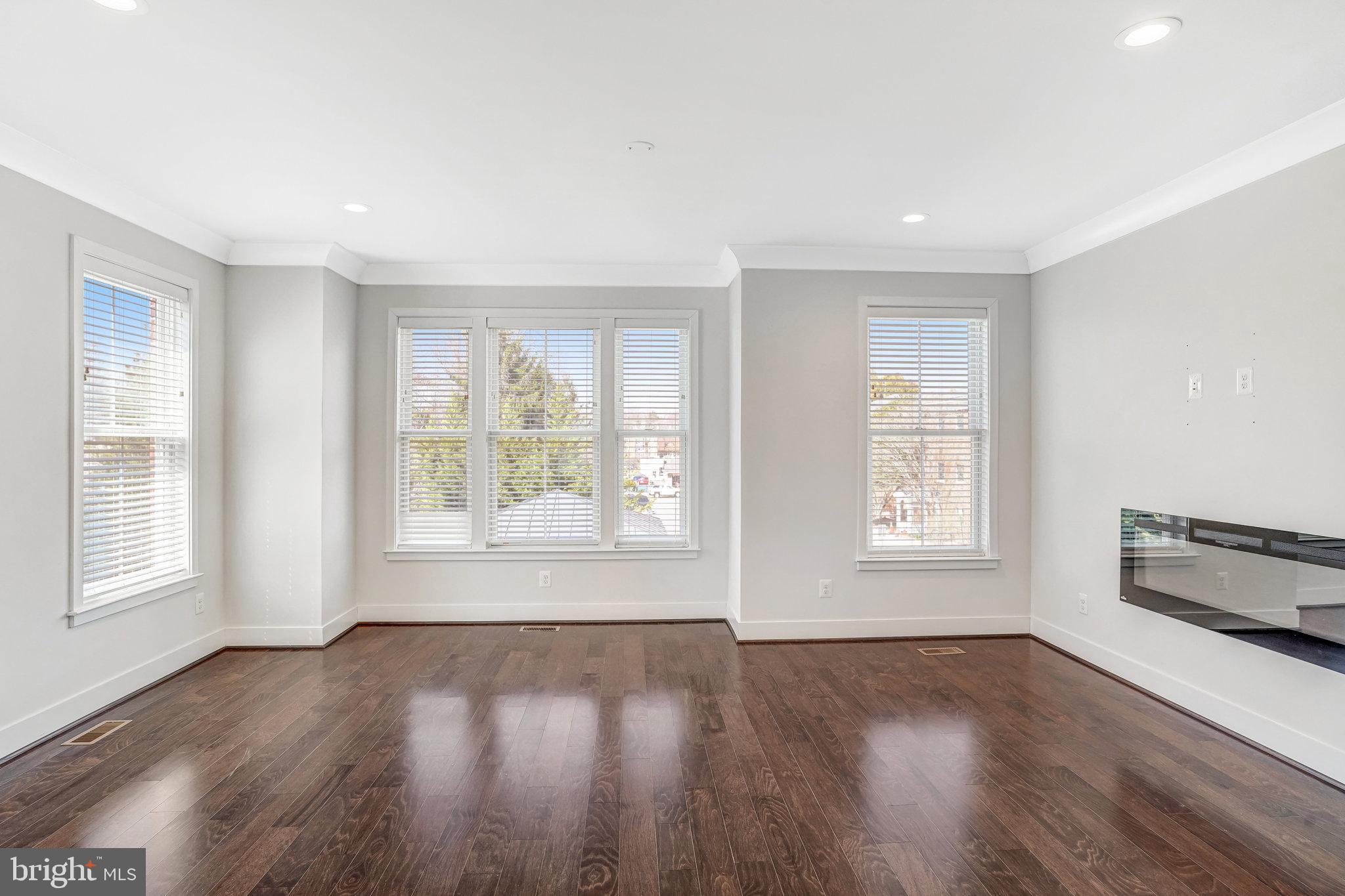 159 Center St S #14