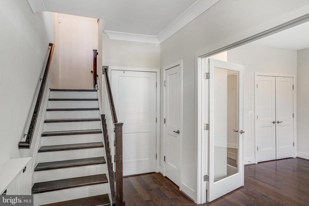 159 Center St S #14