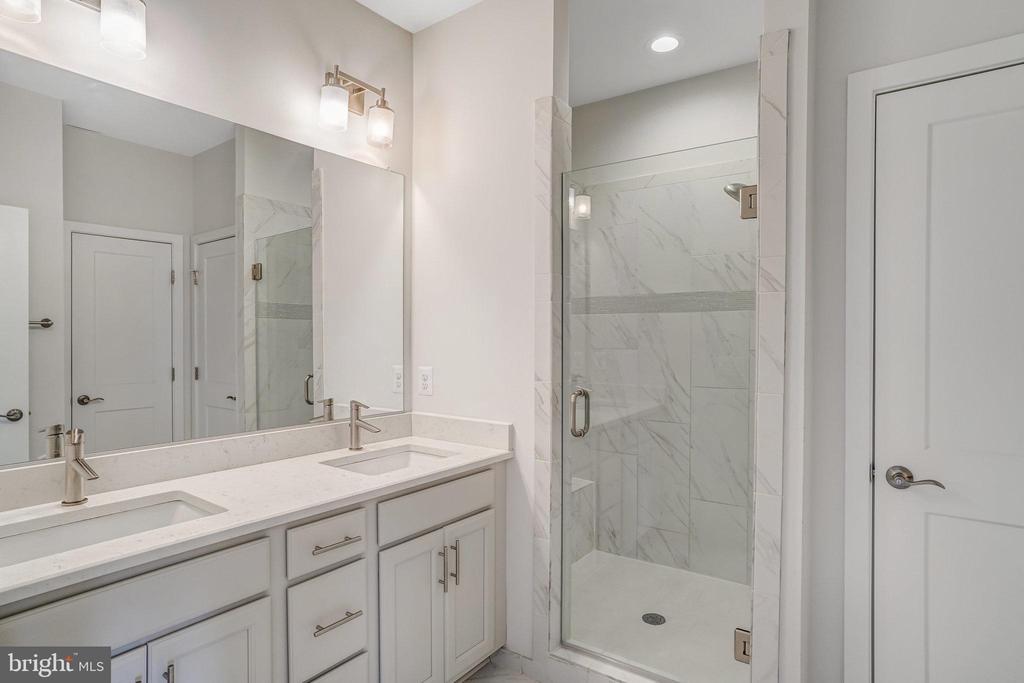 159 Center St S #14