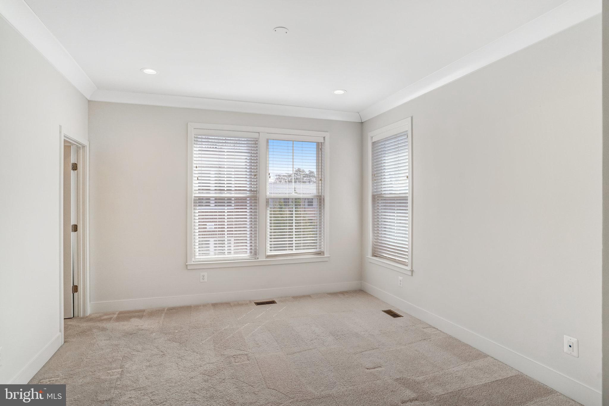 159 Center St S #14