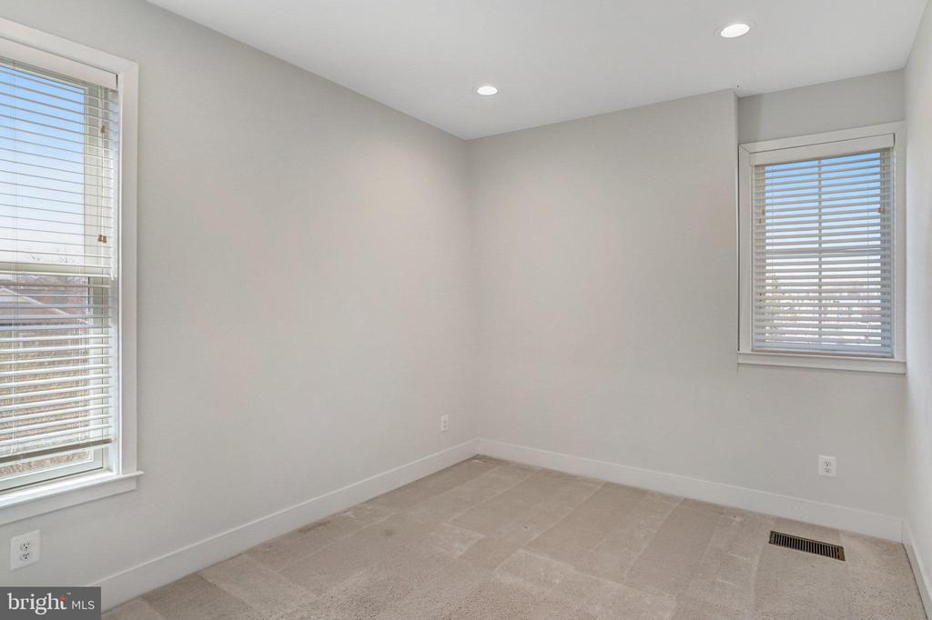 159 Center St S #14