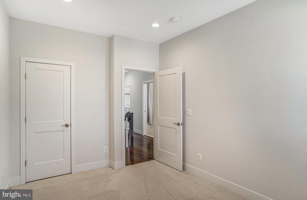 159 Center St S #14