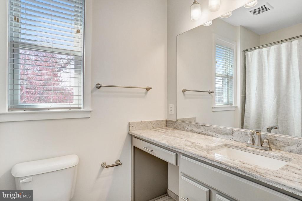 159 Center St S #14
