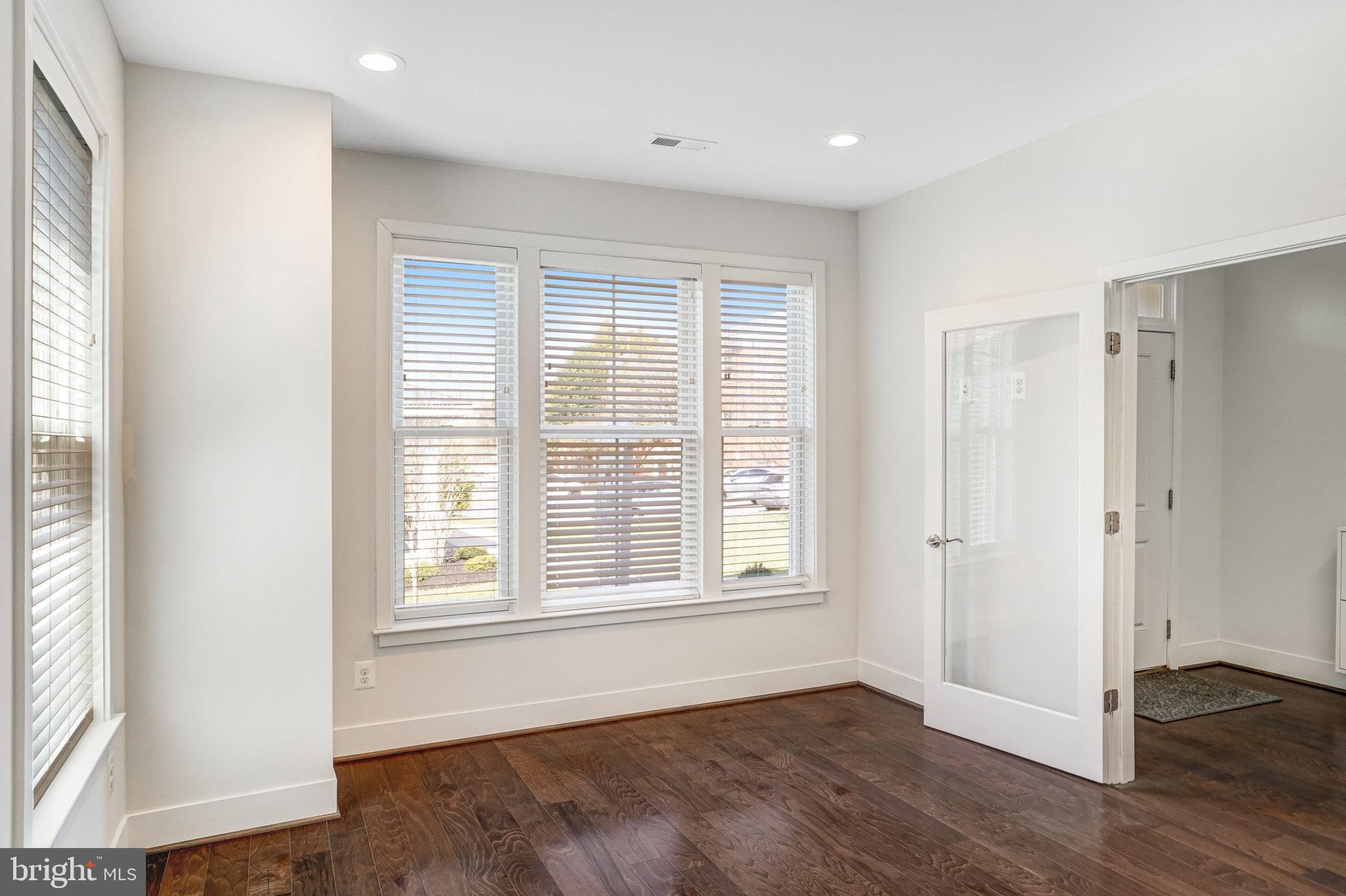159 Center St S #14