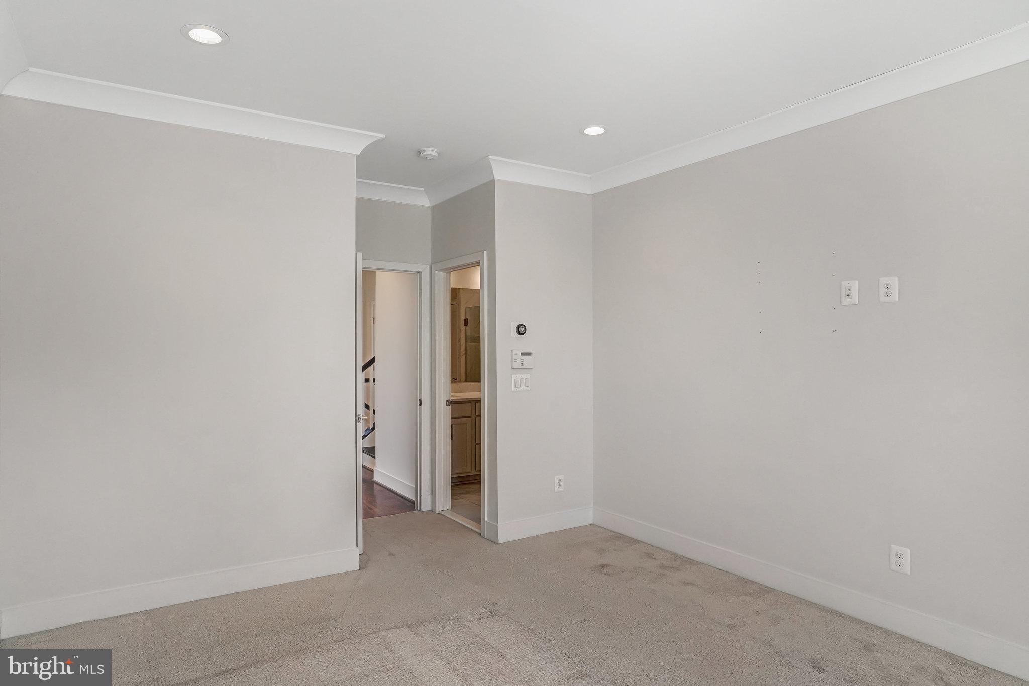 159 Center St S #14