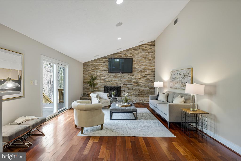 10226 Cedar Pond Dr