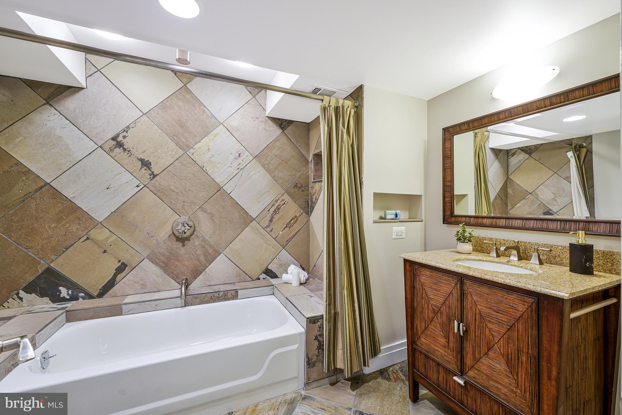 10226 Cedar Pond Dr