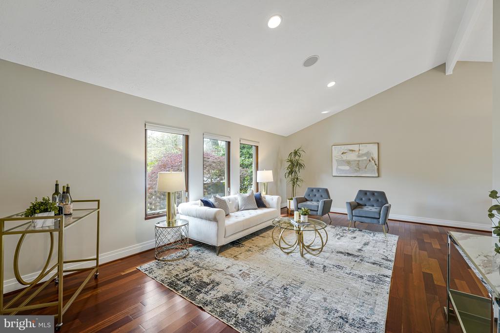10226 Cedar Pond Dr