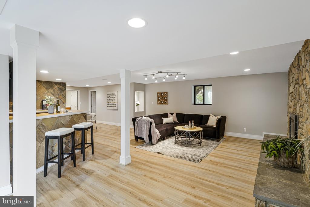 10226 Cedar Pond Dr