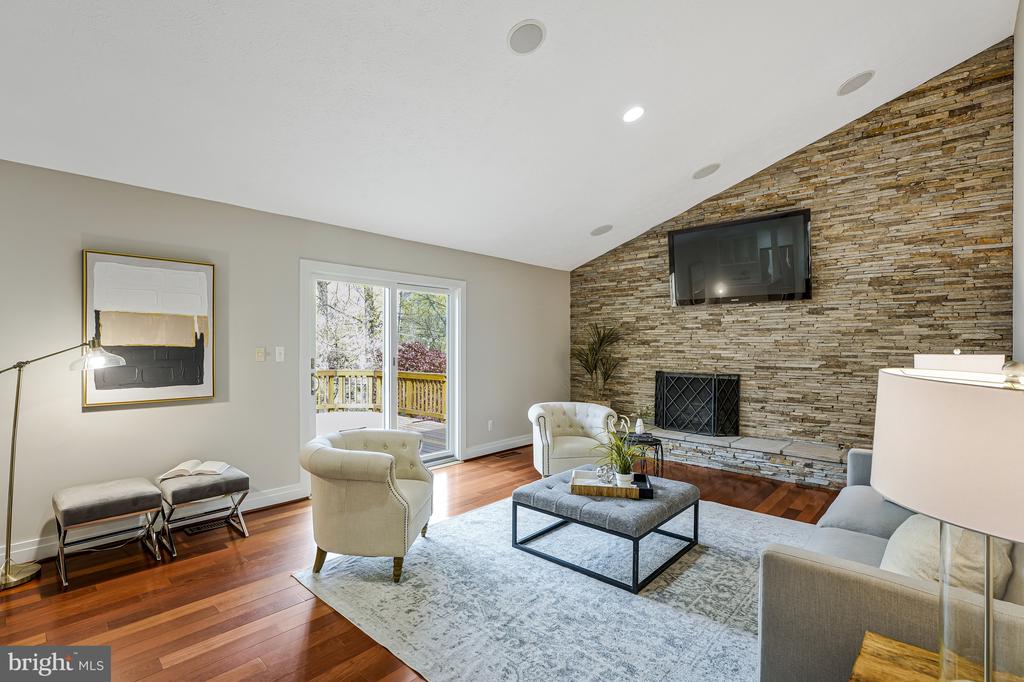 10226 Cedar Pond Dr