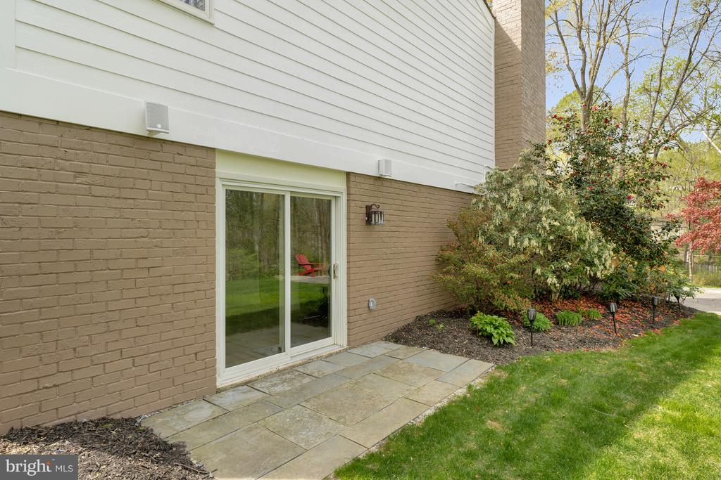 10226 Cedar Pond Dr