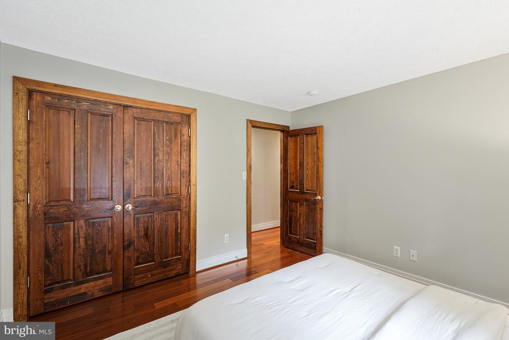 10226 Cedar Pond Dr