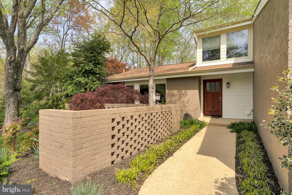 10226 Cedar Pond Dr