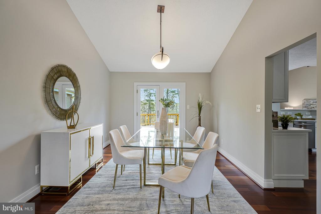 10226 Cedar Pond Dr