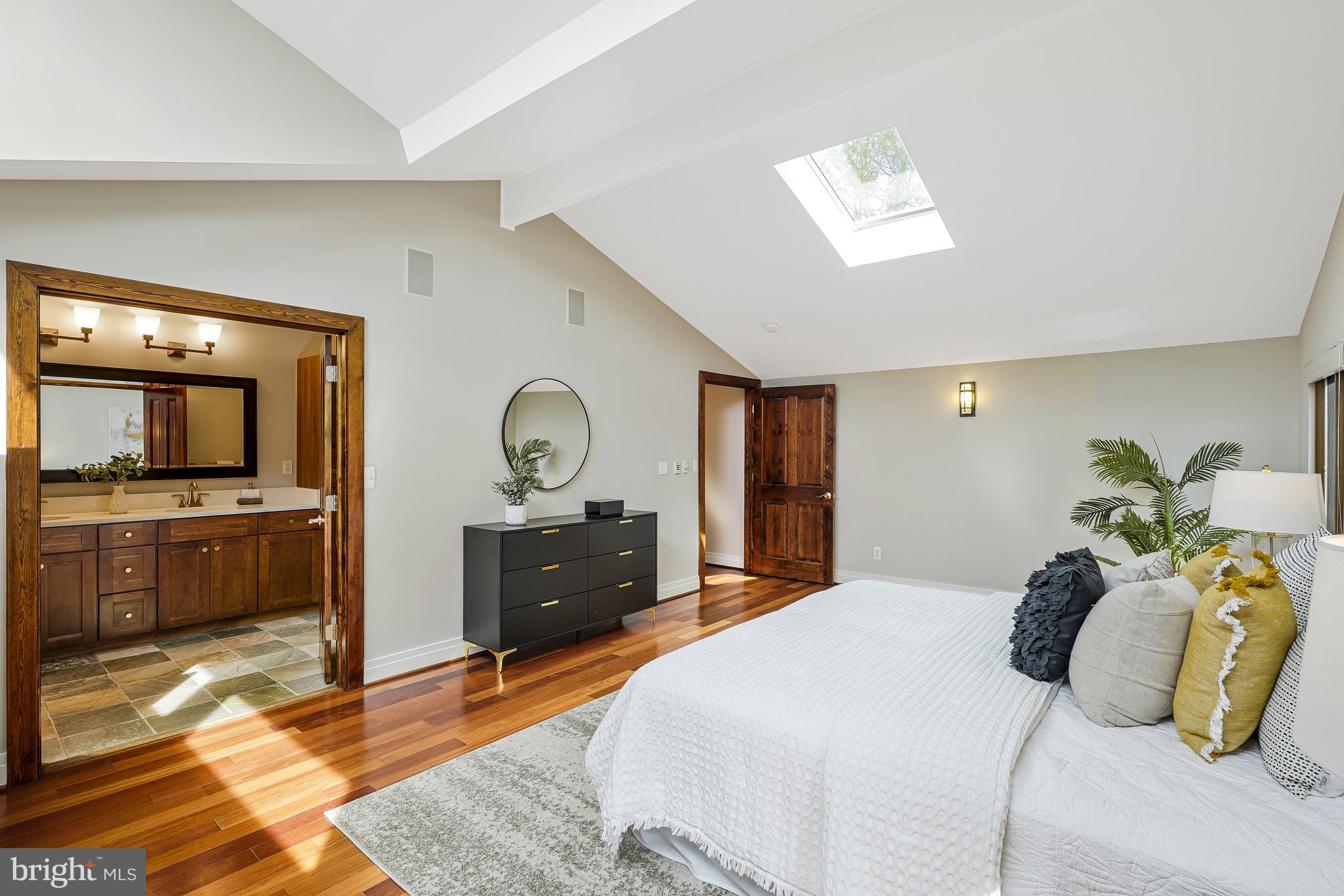 10226 Cedar Pond Dr