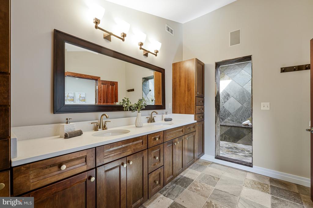 10226 Cedar Pond Dr