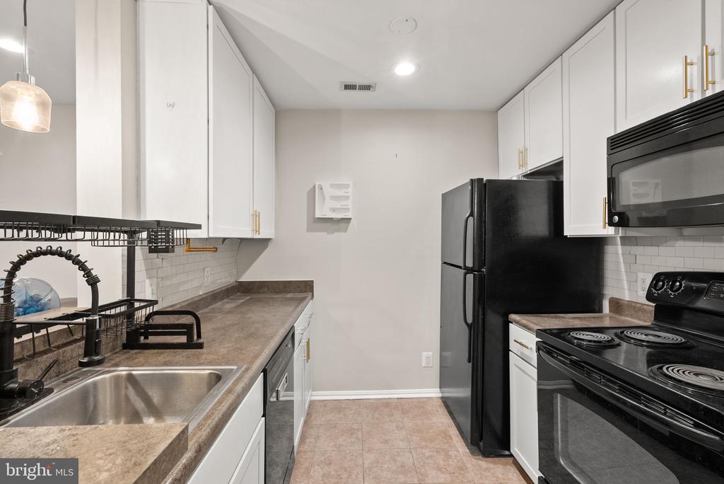 10302 Appalachian Cir #8-209