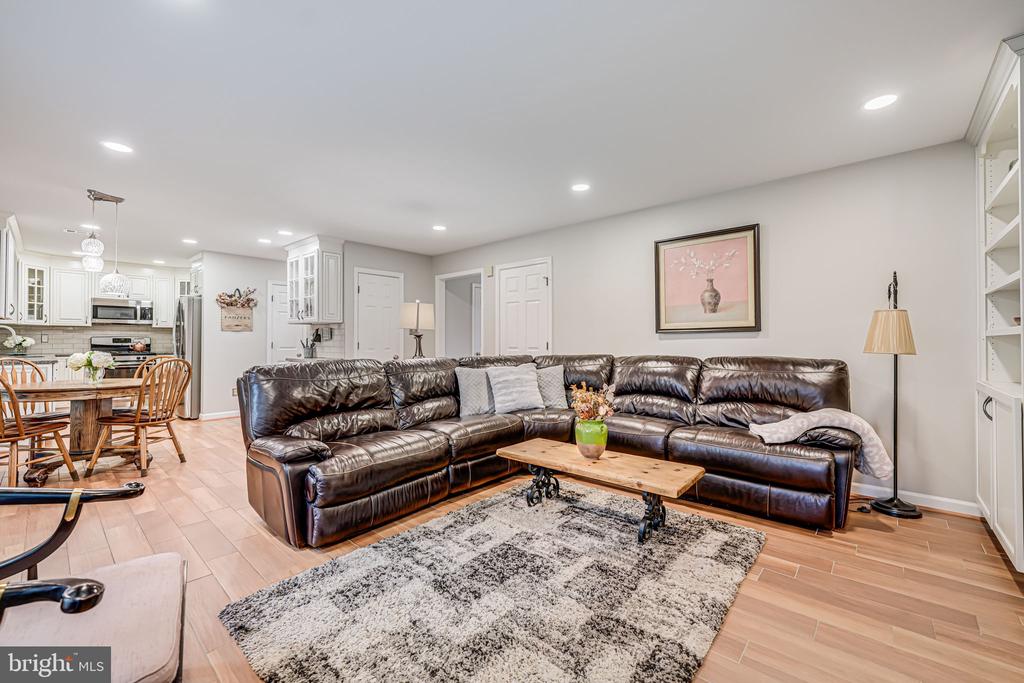 5215 Belle Plains Dr