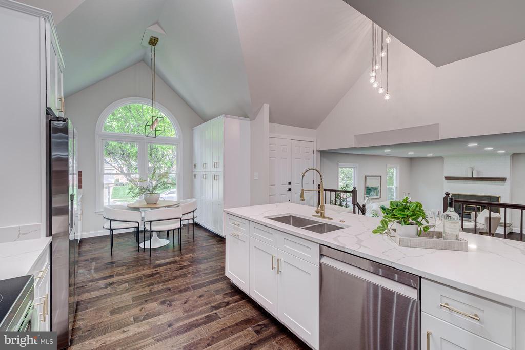 5275 Dunleigh Dr