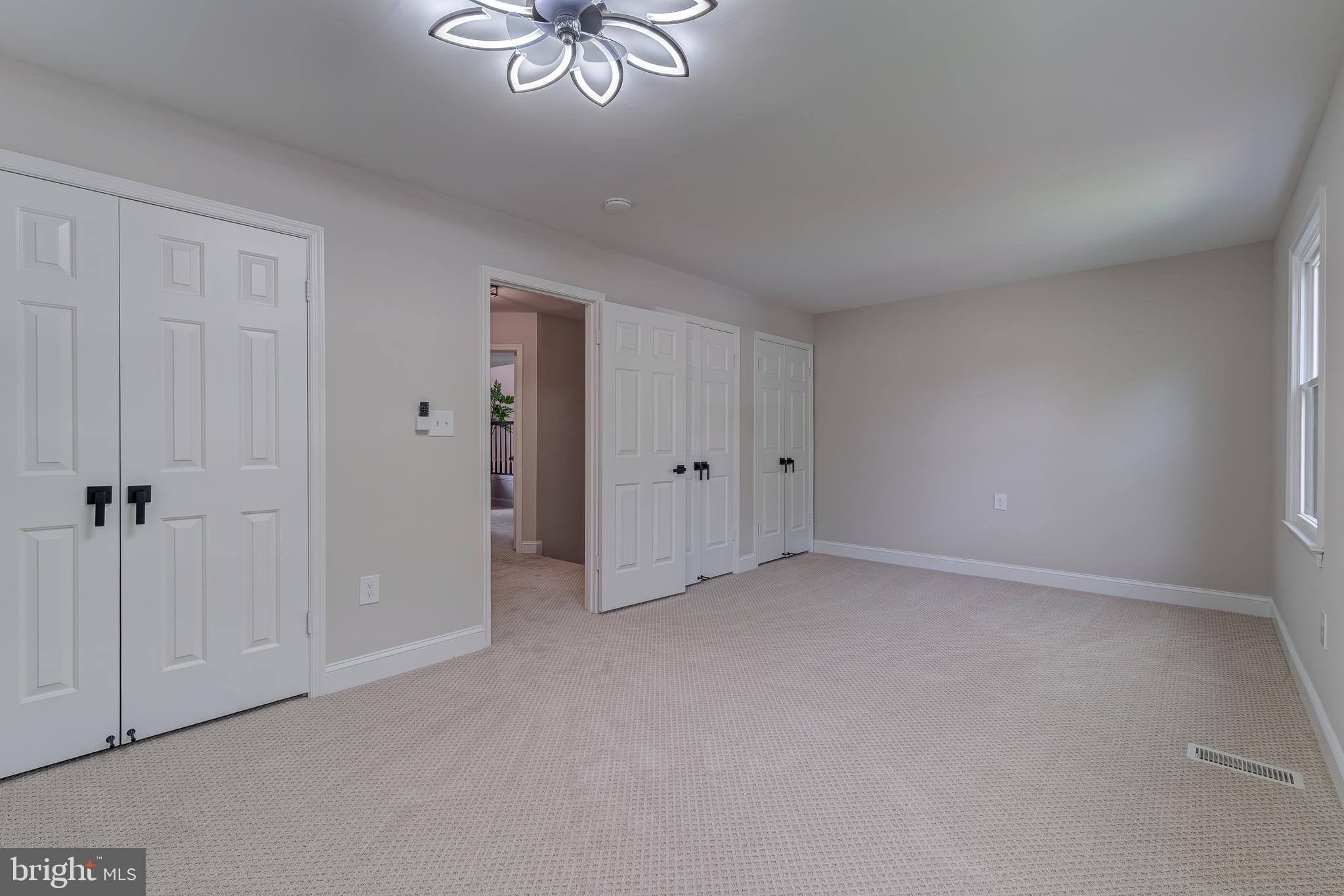 5275 Dunleigh Dr