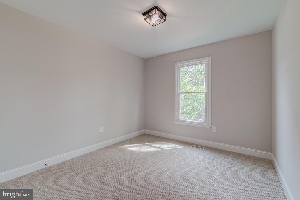 5275 Dunleigh Dr