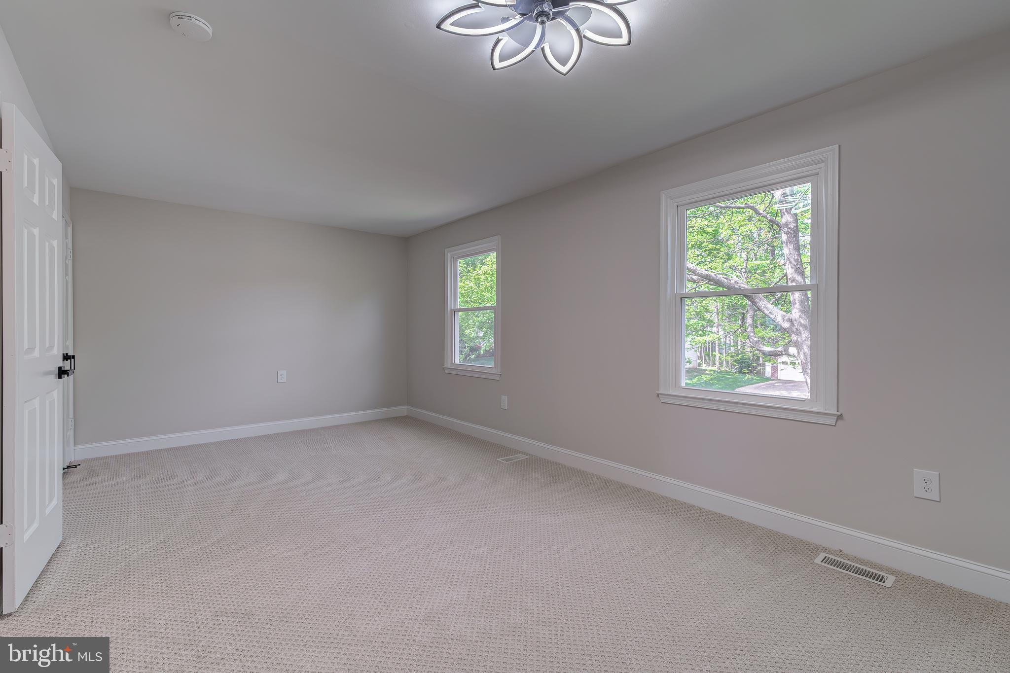5275 Dunleigh Dr