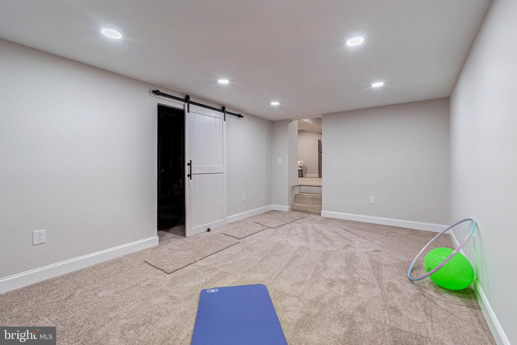 5275 Dunleigh Dr