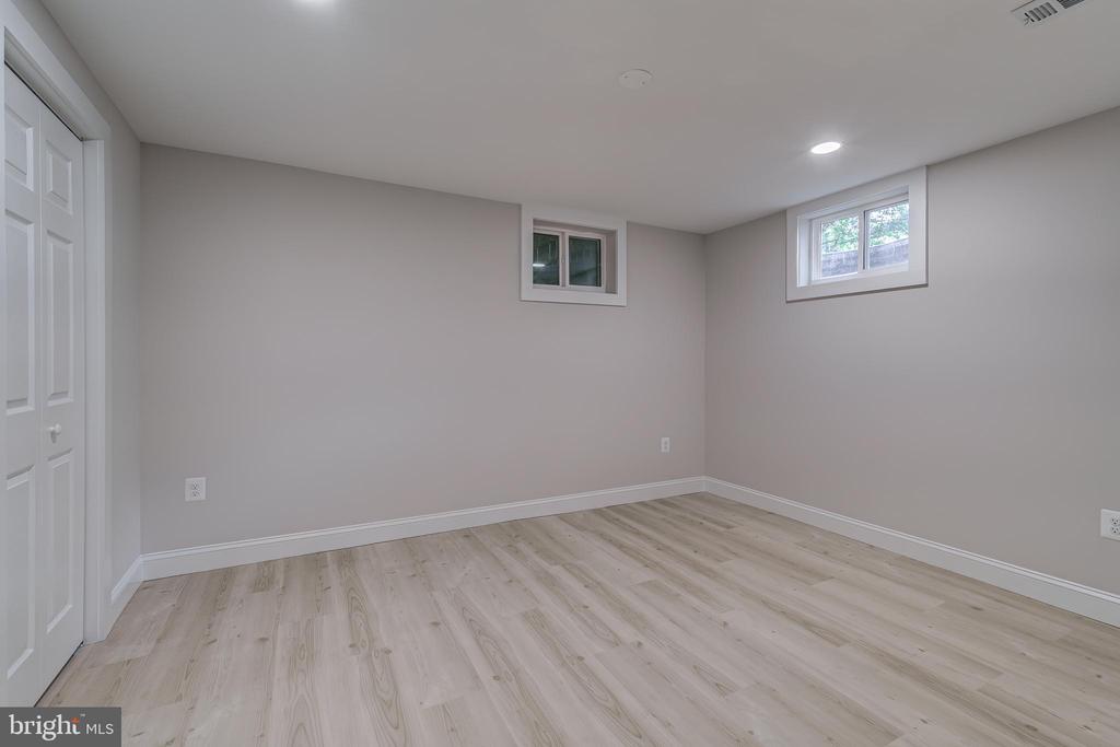 5275 Dunleigh Dr