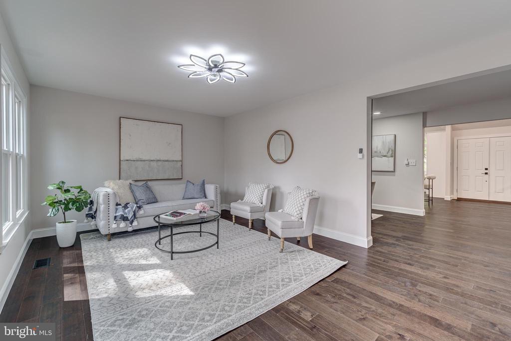 5275 Dunleigh Dr