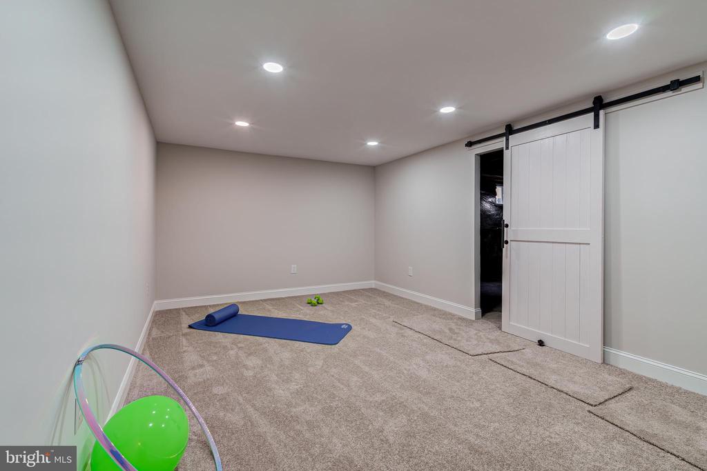 5275 Dunleigh Dr