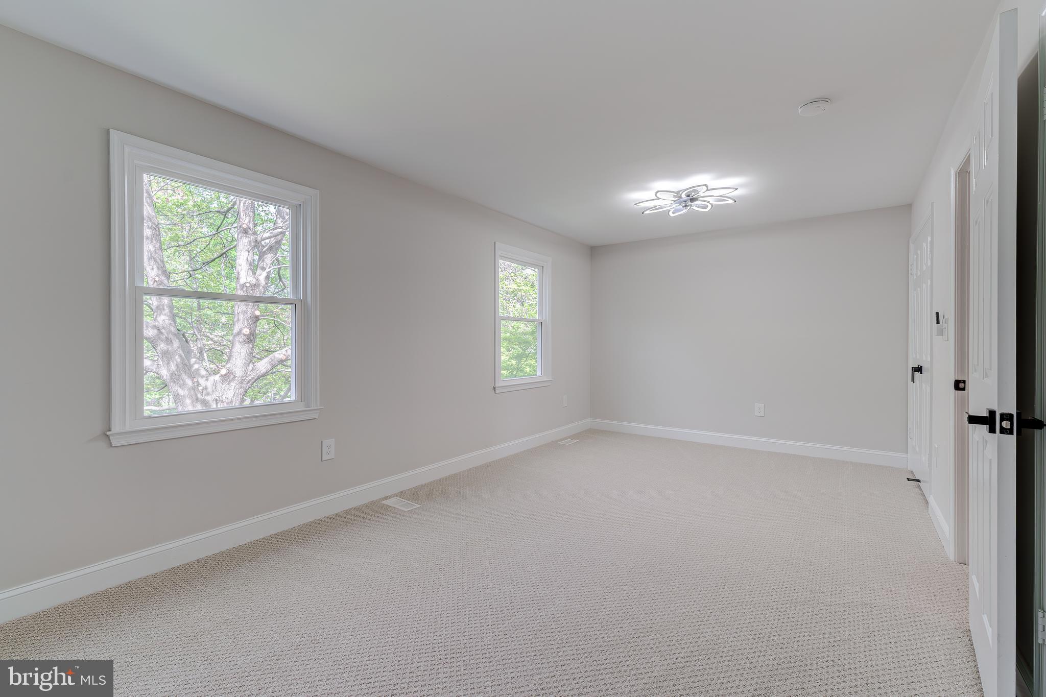 5275 Dunleigh Dr