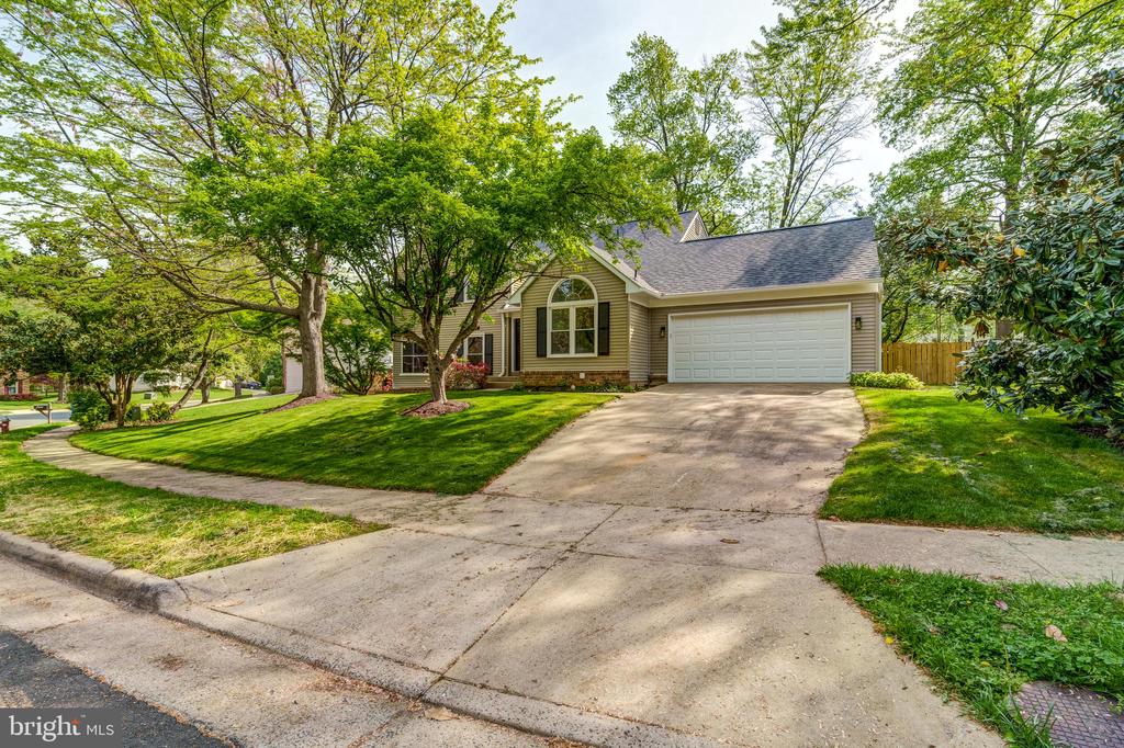 5275 Dunleigh Dr