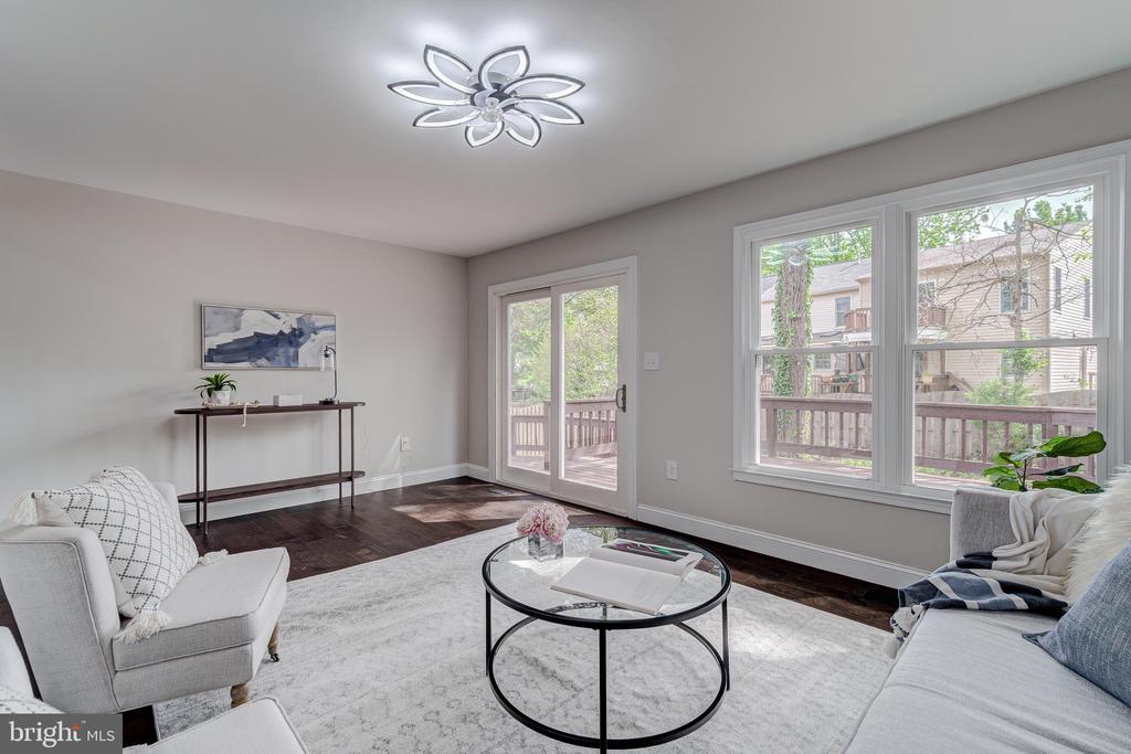 5275 Dunleigh Dr