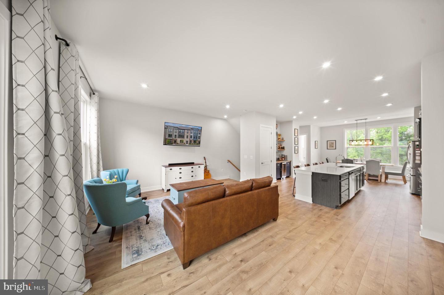 2495 Liberty Loop