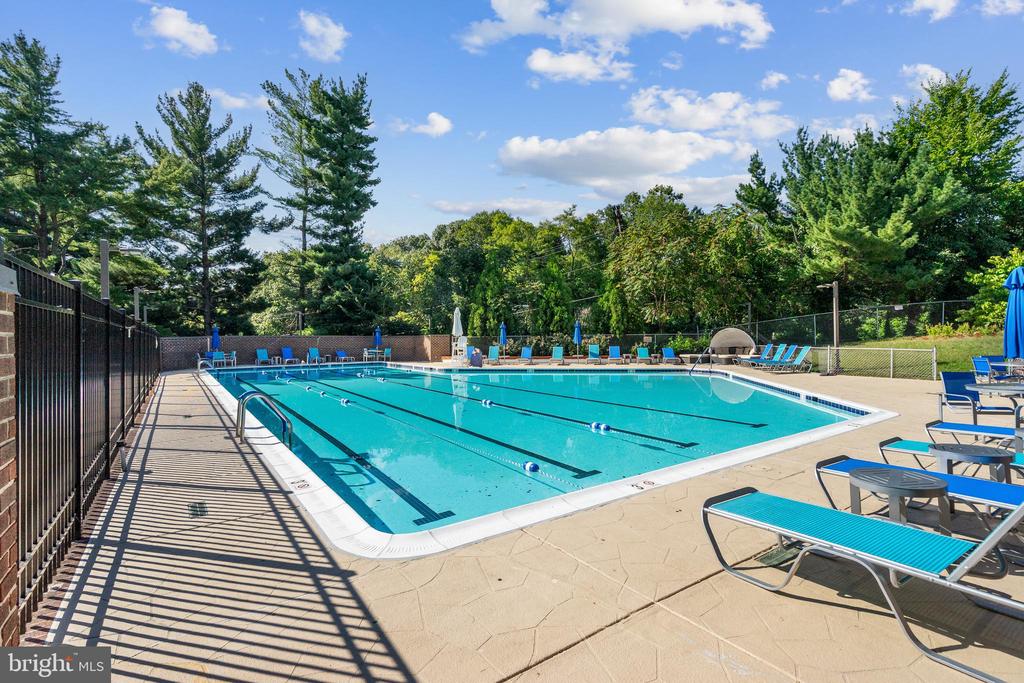 3800 Powell Ln #703
