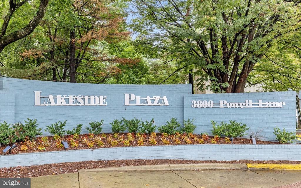 3800 Powell Ln #703