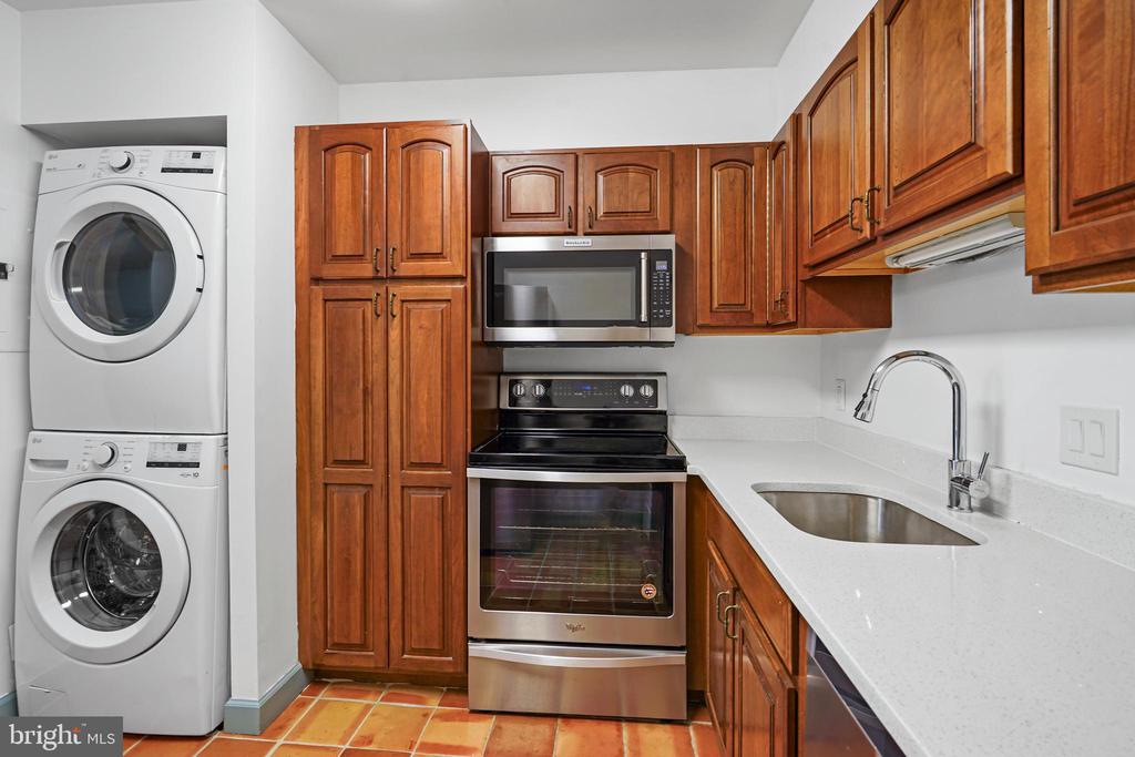 3800 Powell Ln #703
