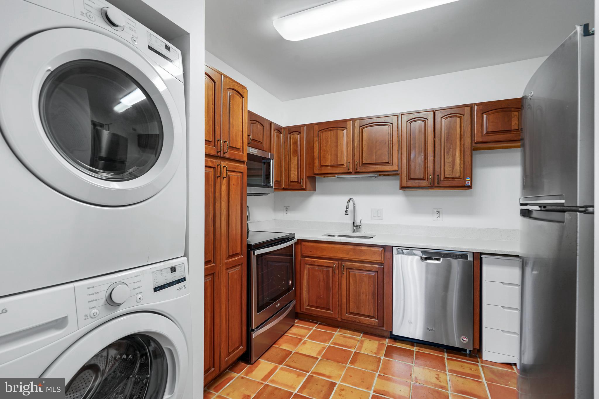 3800 Powell Ln #703