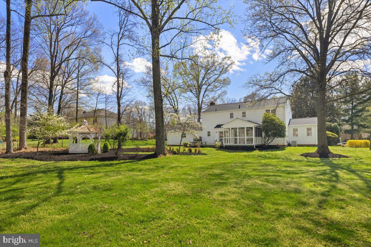 905 Holly Creek Dr
