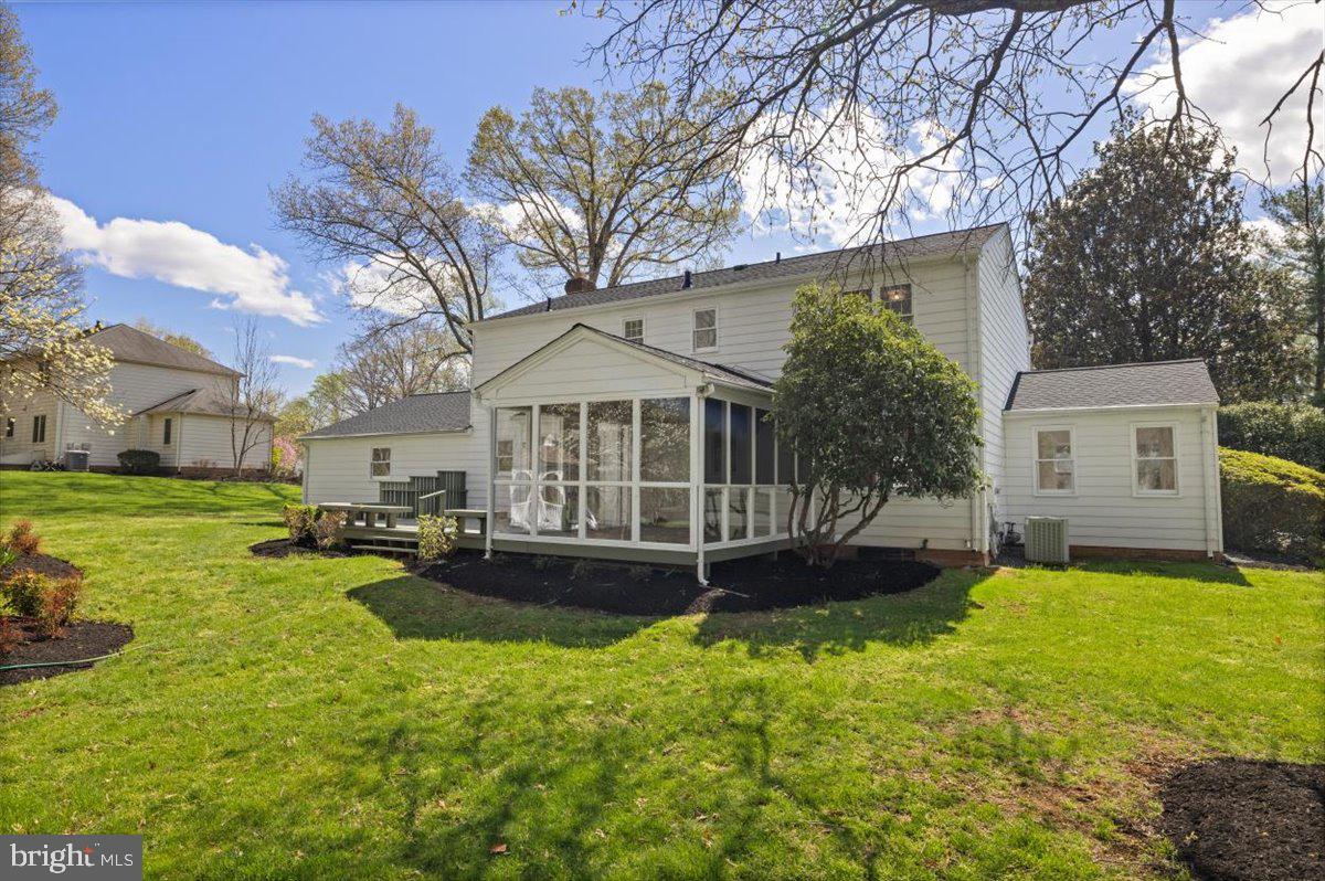 905 Holly Creek Dr