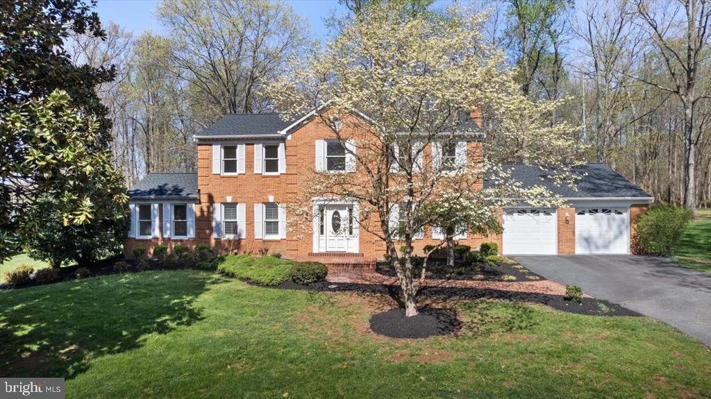905 Holly Creek Dr