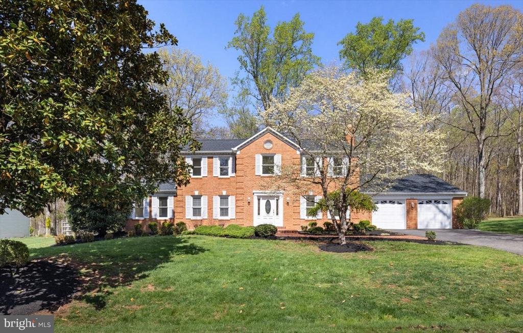 905 Holly Creek Dr