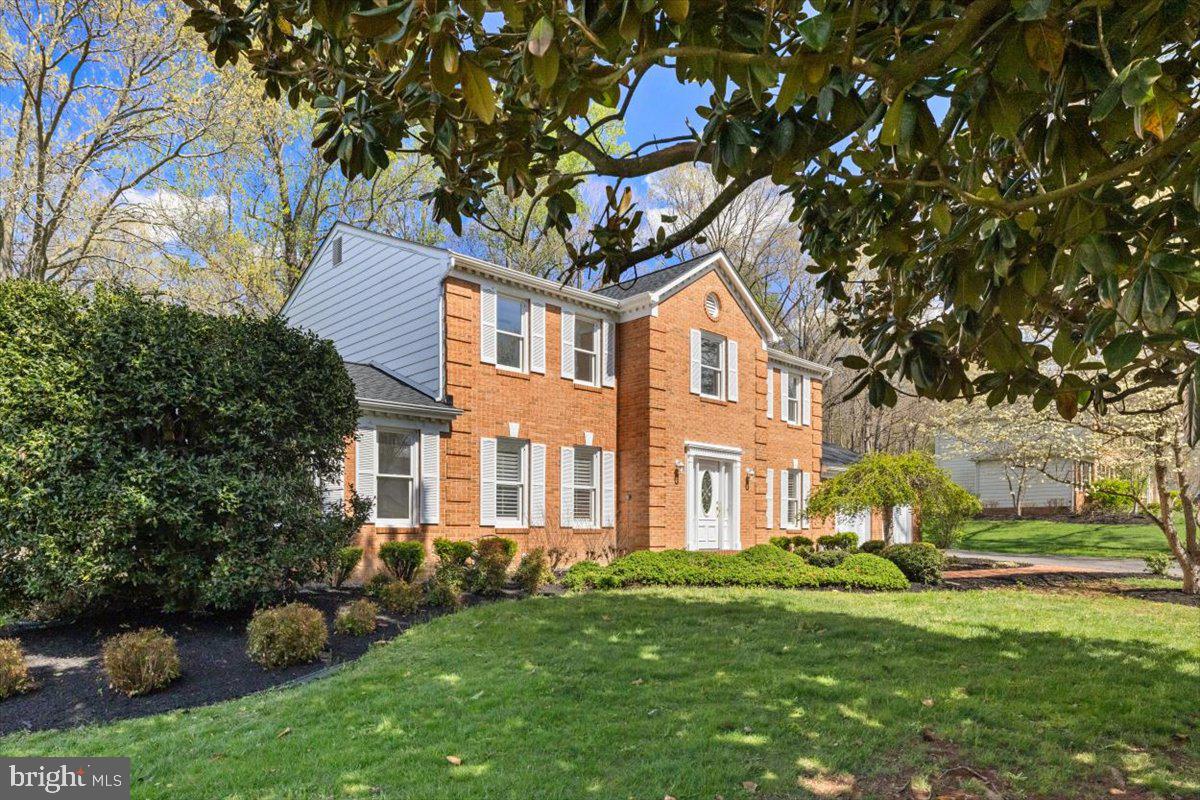 905 Holly Creek Dr