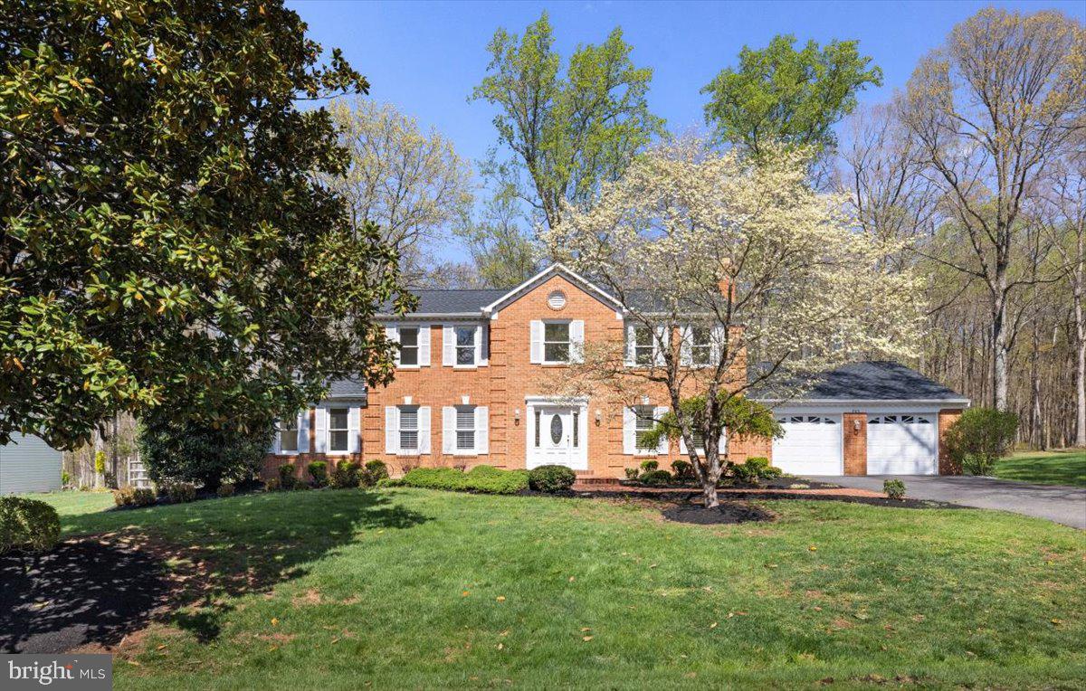 905 Holly Creek Dr