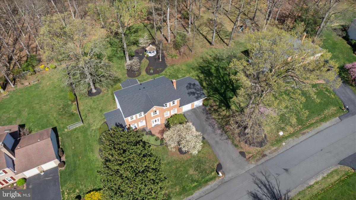 905 Holly Creek Dr
